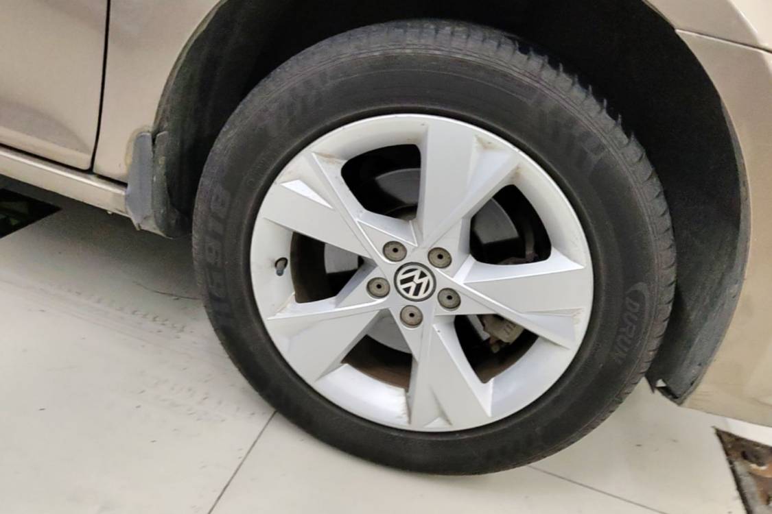 Volkswagen Bora 2014 car image #9