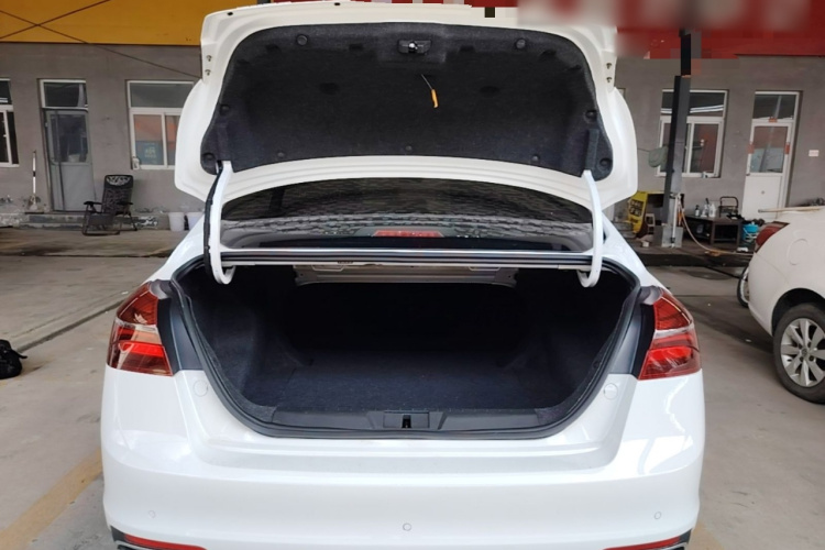 GEELY Emgrand 2020 car image #19