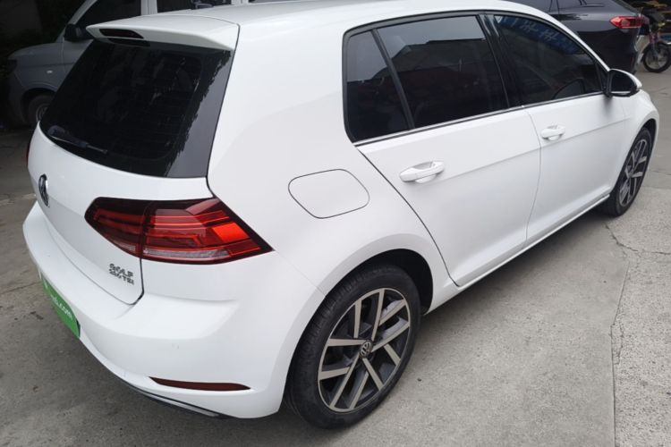 Volkswagen Golf 2020 car image #7