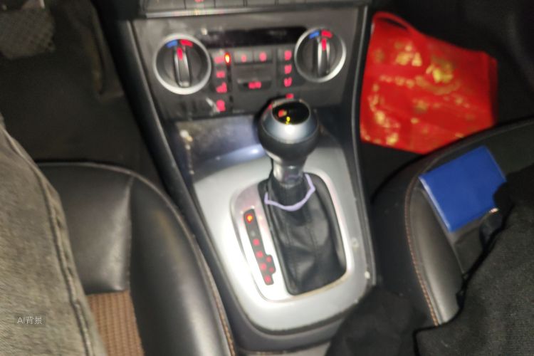 Audi Q3 2019 car image #16