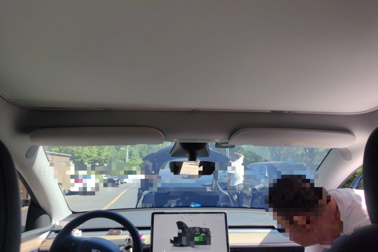 Tesla Model Y 2023 car image #17
