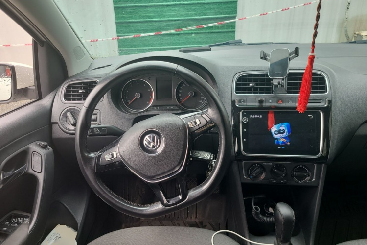 Volkswagen Polo 2018 car image #12