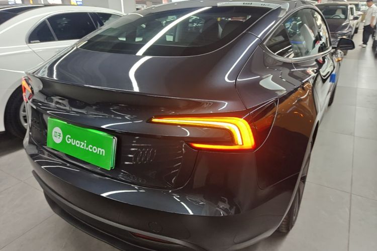 Tesla Model 3 2026 immagine di auto #8