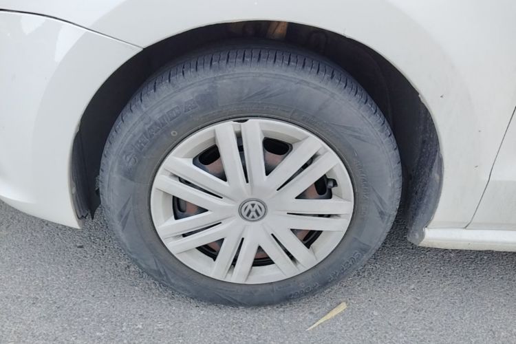 Volkswagen Polo 2018 car image #9