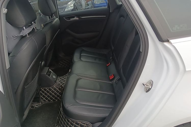 Audi A3 2018 car image #17