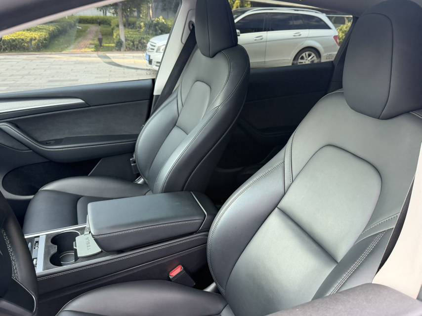 Tesla Model Y 2023 car image #7
