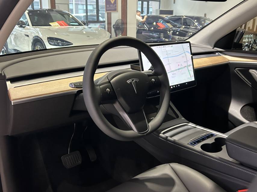 Tesla Model Y 2021 #4 Tesla Model Y 2021 car image #4