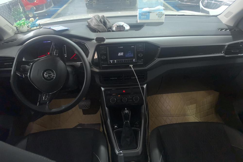 Volkswagen T-Cross 2021 car image #12