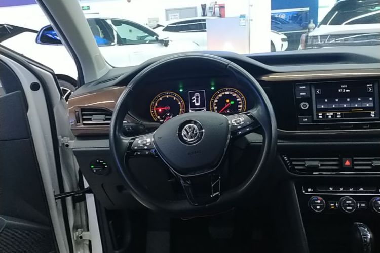 Volkswagen Tharu 2020 car image #11