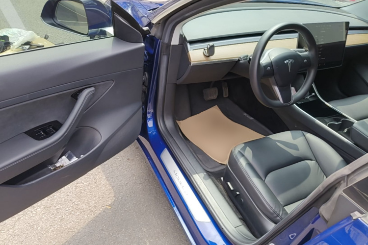 Tesla Model 3 2020 car image #12
