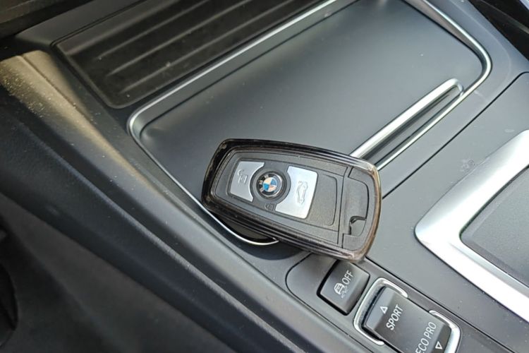 BMW 3 Series 2019 #9 BMW 3 Series 2019 car image #9
