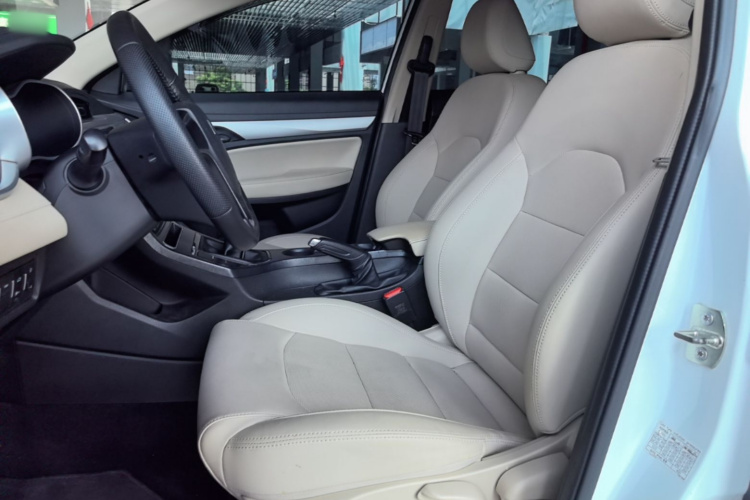 GEELY Emgrand 2018 car image #15