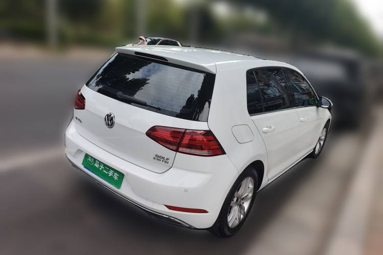 Volkswagen Golf 2018 car image #5