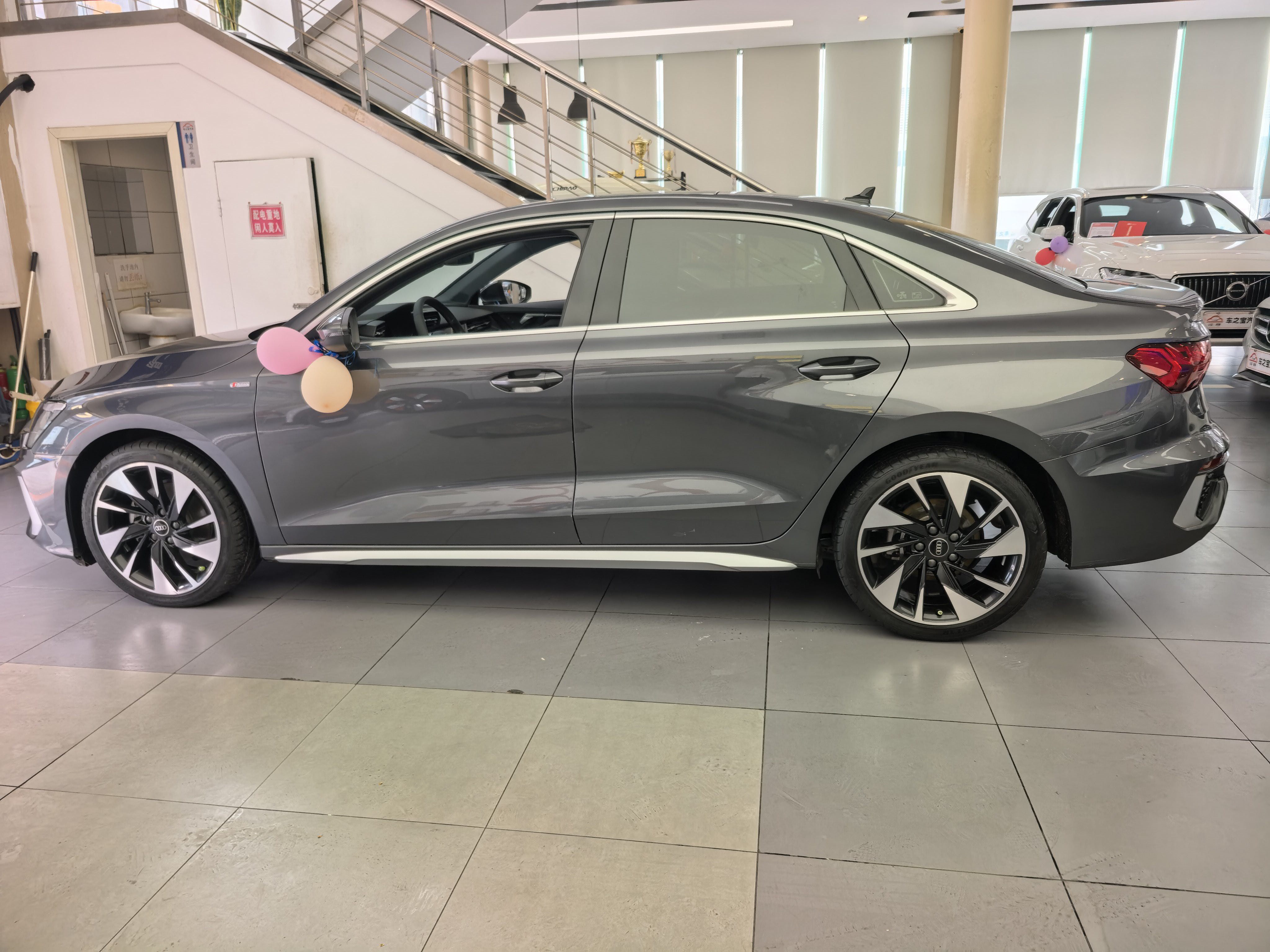 2022 car image #8