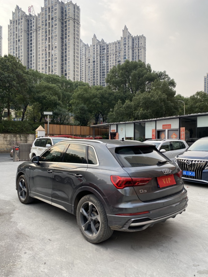 Audi Q3 2019 car image #7