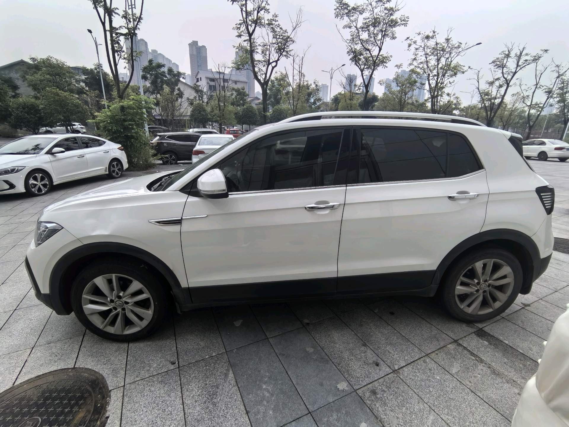 Volkswagen T-Cross 2020 car image #3