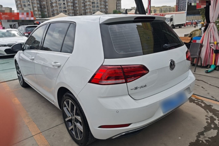 Volkswagen Golf 2020 car image #7