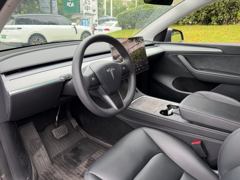 Tesla Model Y 2024 #4 Tesla Model Y 2024 immagine di auto #4