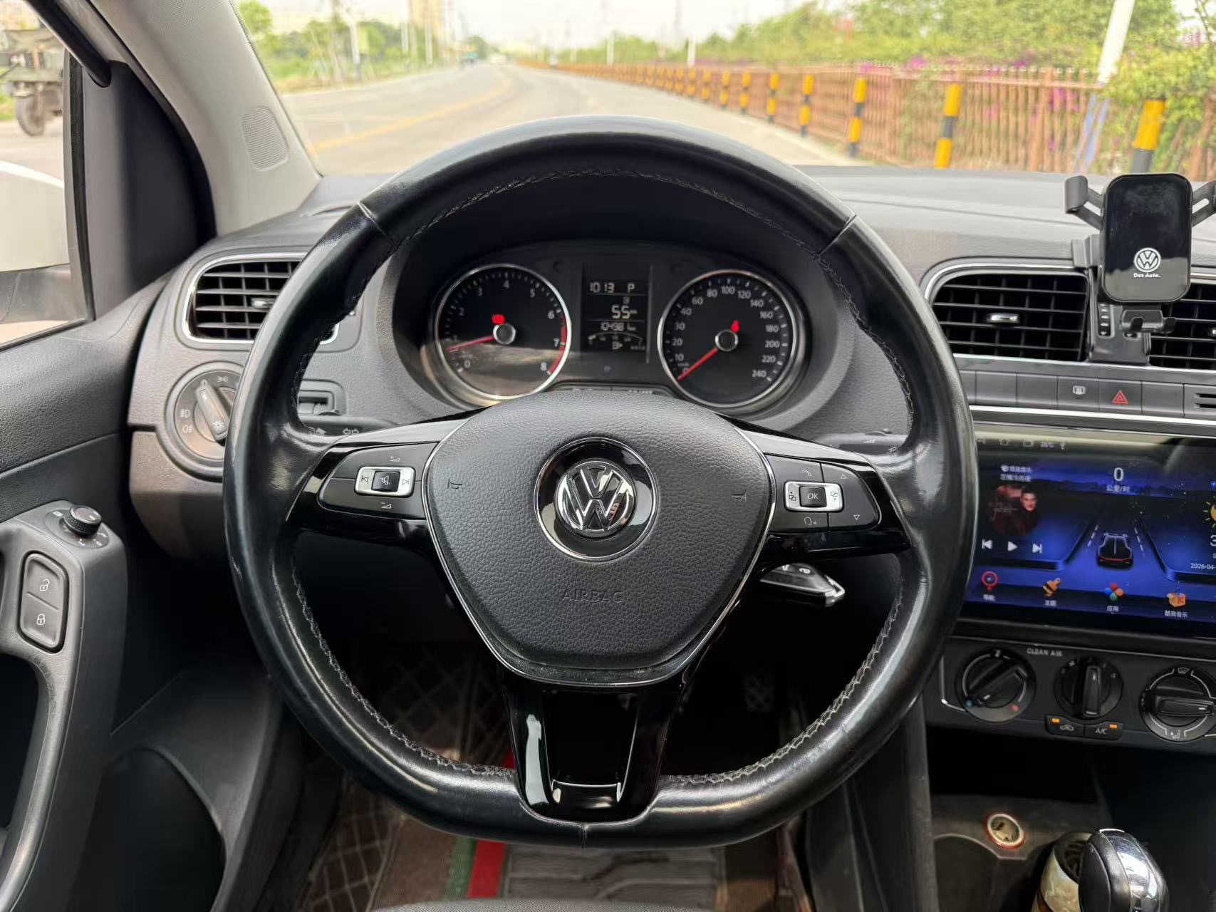 Volkswagen Polo 2017 car image #9