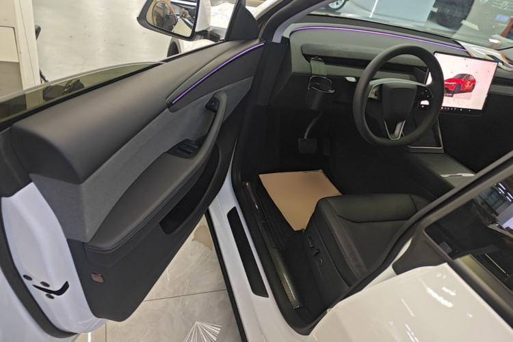 Tesla Model Y 2025 #16 Tesla Model Y 2025 immagine di auto #16