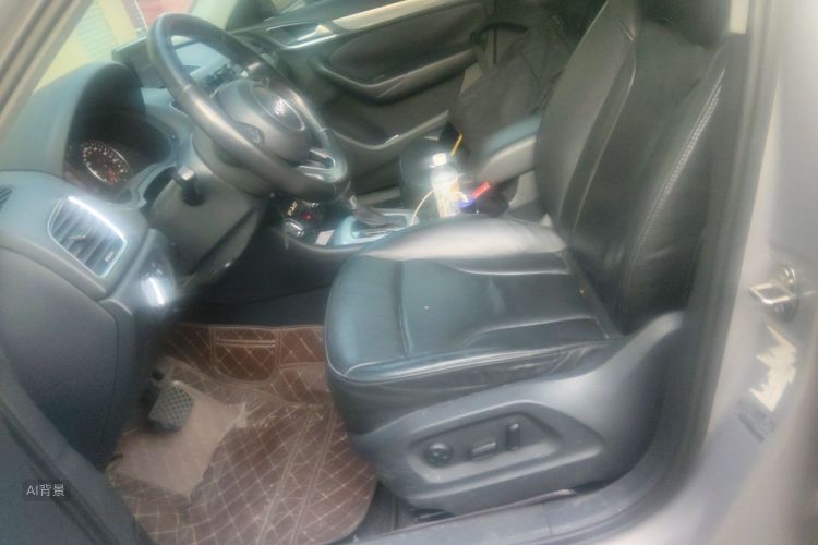 Audi Q3 2014 car image #17