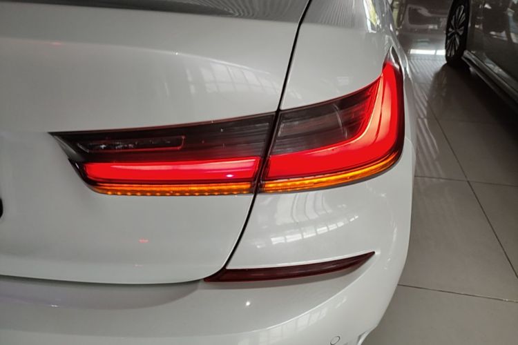 BMW 3 Series 2022 imagen de coche #8