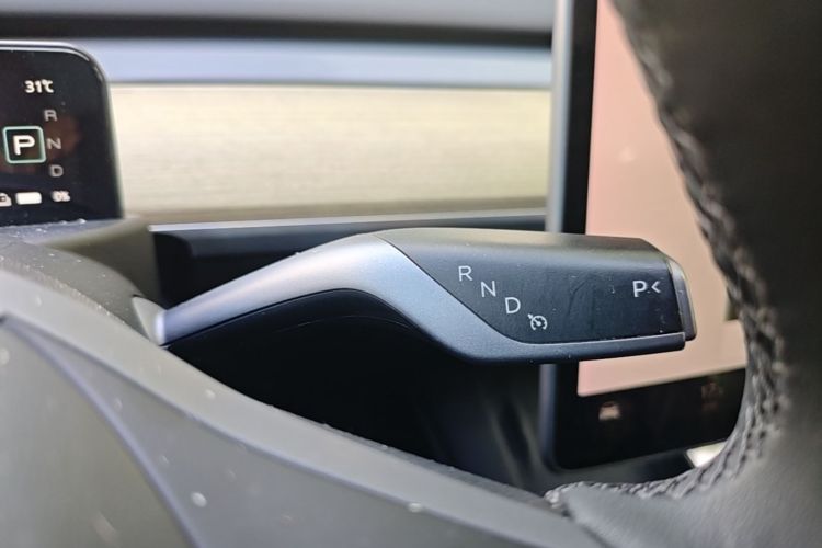 Tesla Model Y 2023 #14 Tesla Model Y 2023 car image #14