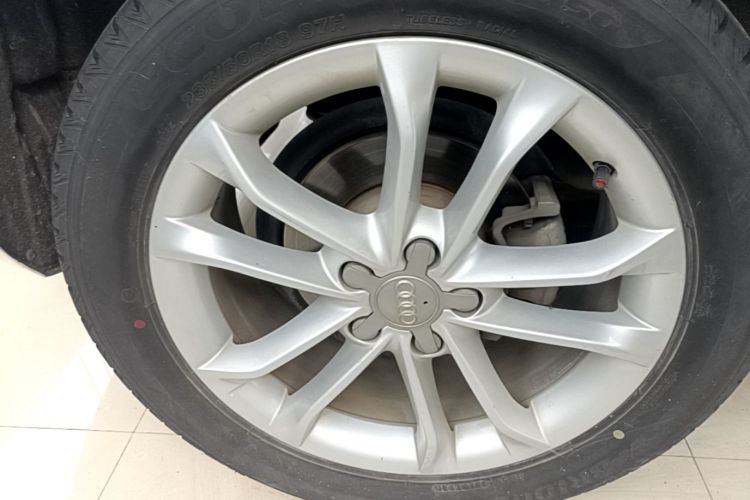 Audi Q3 2016 car image #10