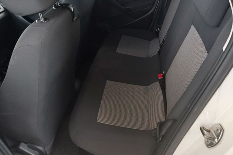 Volkswagen Polo 2016 car image #17