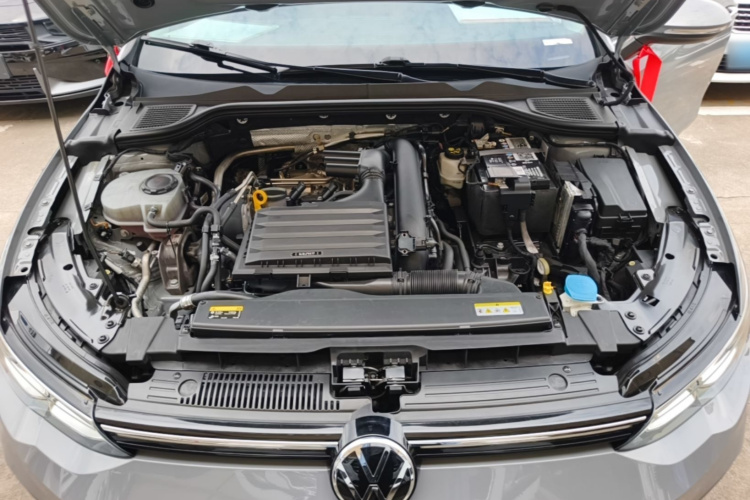 Volkswagen Golf 2022 car image #22