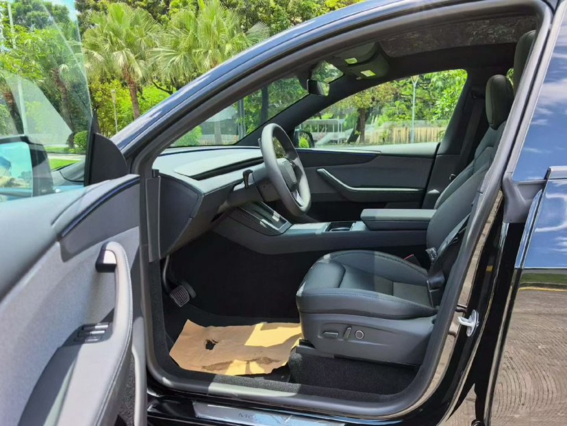 Tesla Model Y 2026 #4 Tesla Model Y 2026 car image #4