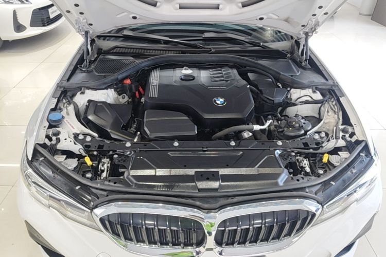 BMW 3 Series 2022 car image #22