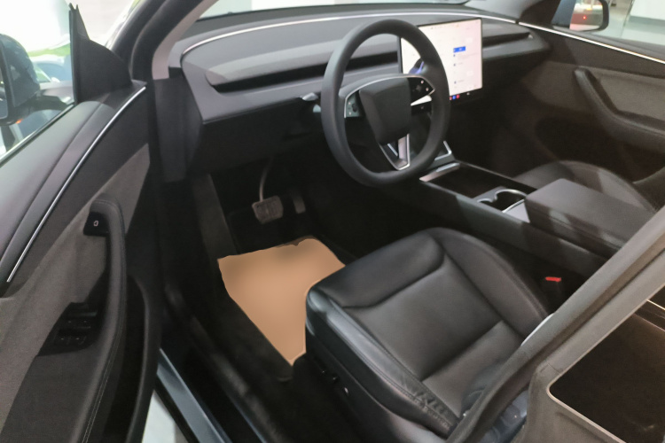 Tesla Model Y 2025 #16 Tesla Model Y 2025 car image #16