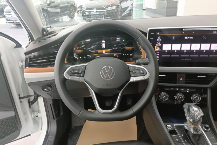Volkswagen Bora 2026 car image #11