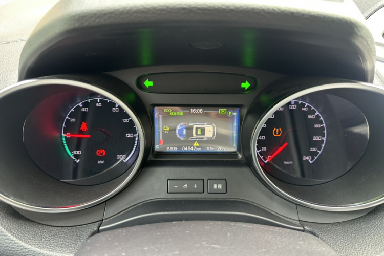 BYD Yuan New Energy 2019 car image #9