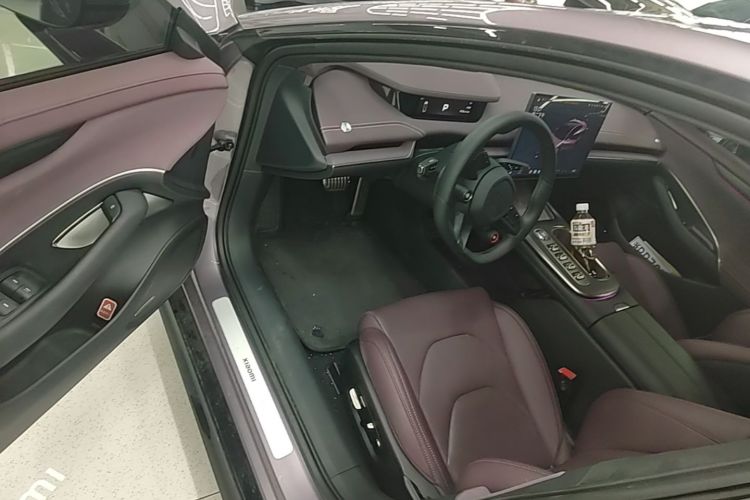 MI SU7 2024 immagine di auto #16
