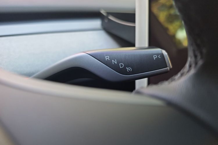 Tesla Model Y 2023 car image #14