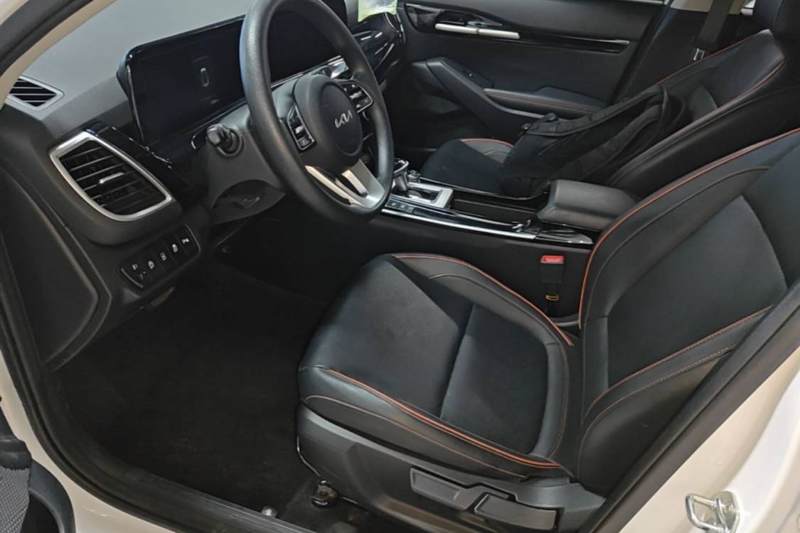 Kia Seltos 2023 car image #12