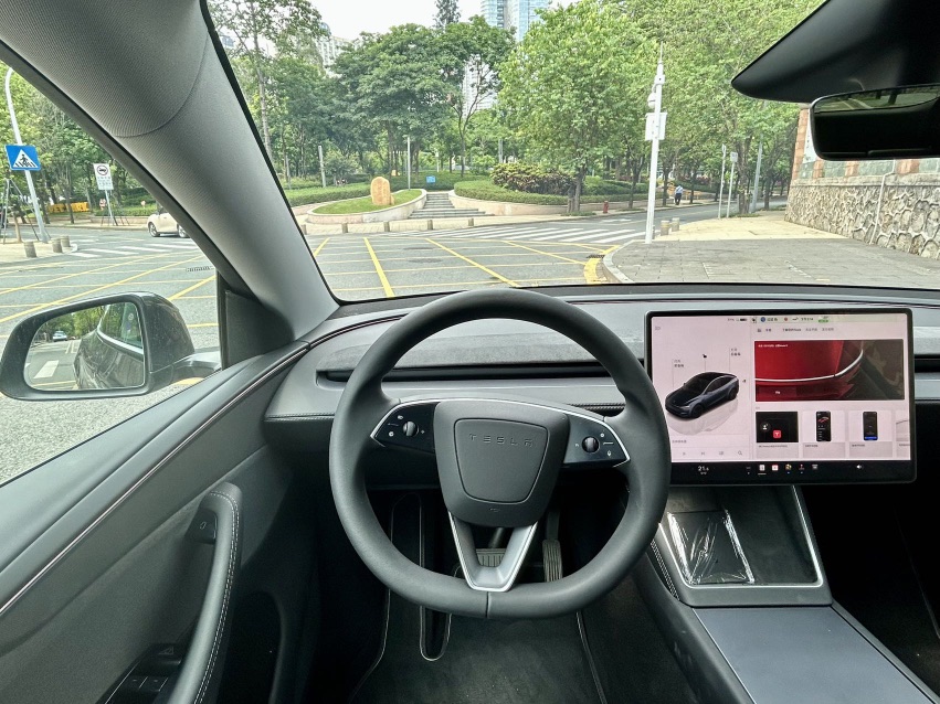Tesla Model Y 2025 #6 Tesla Model Y 2025 car image #6