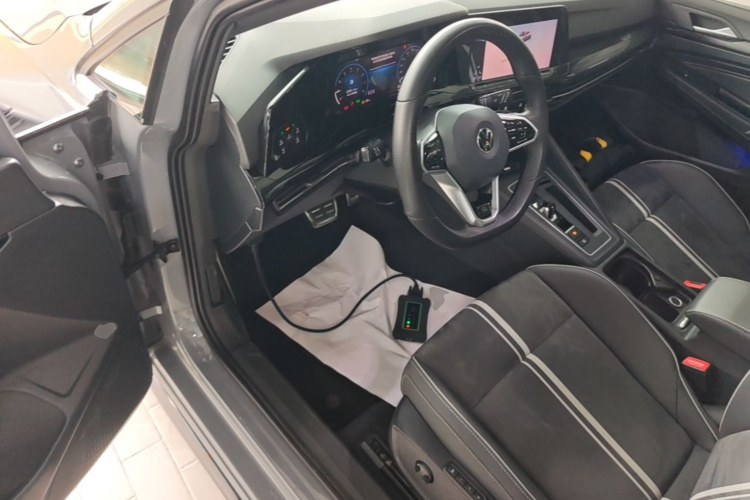 Volkswagen Golf 2021 car image #16