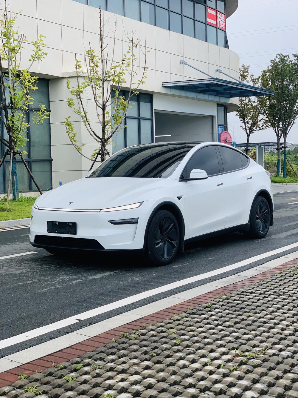 Tesla Model Y 2026 Tesla Model Y 2026 car image