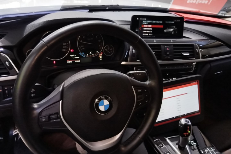 BMW 3 Series 2019 car image #10