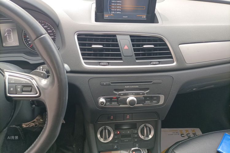 Audi Q3 2015 car image #15