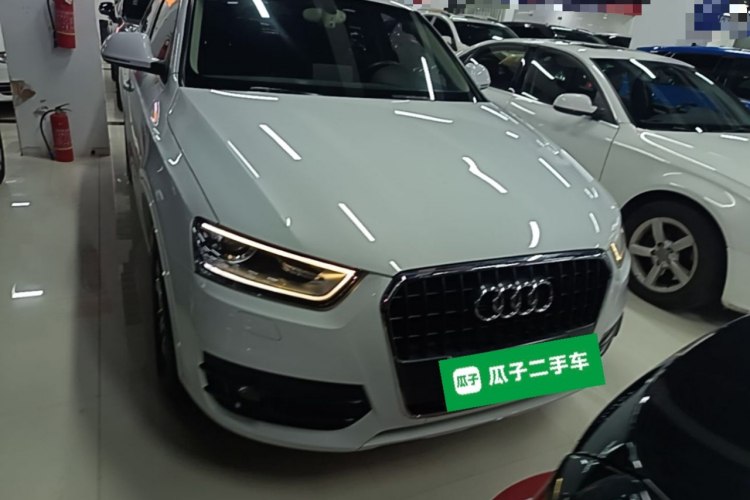 Audi Q3 2015 car image #3