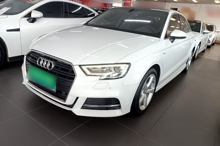 Audi A3 2018 car image #2