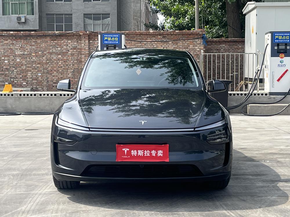 Tesla Model Y 2025 #2 Tesla Model Y 2025 car image #2