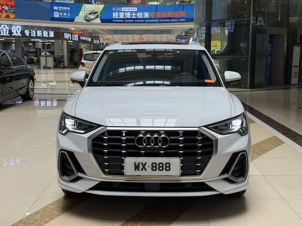 Audi Q3 2022 car image #2