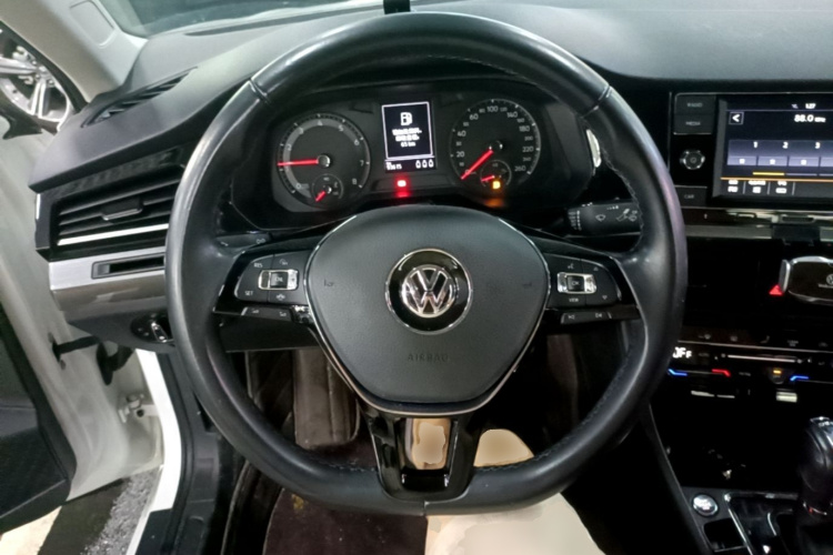 Volkswagen Bora 2020 car image #11