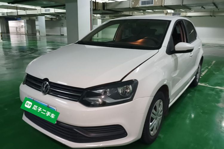 Volkswagen Polo 2015 car image #2