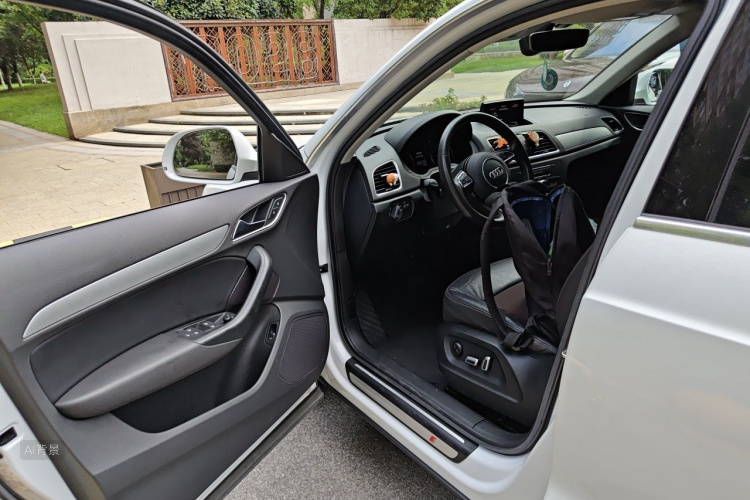 Audi Q3 2019 immagine di auto #18